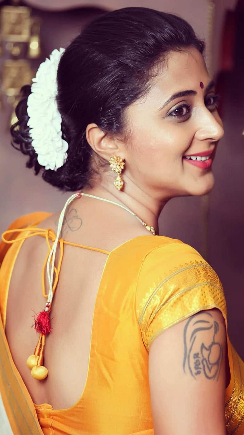 Kaniha, attrice tamil, amante dei sari Sfondo del telefono HD