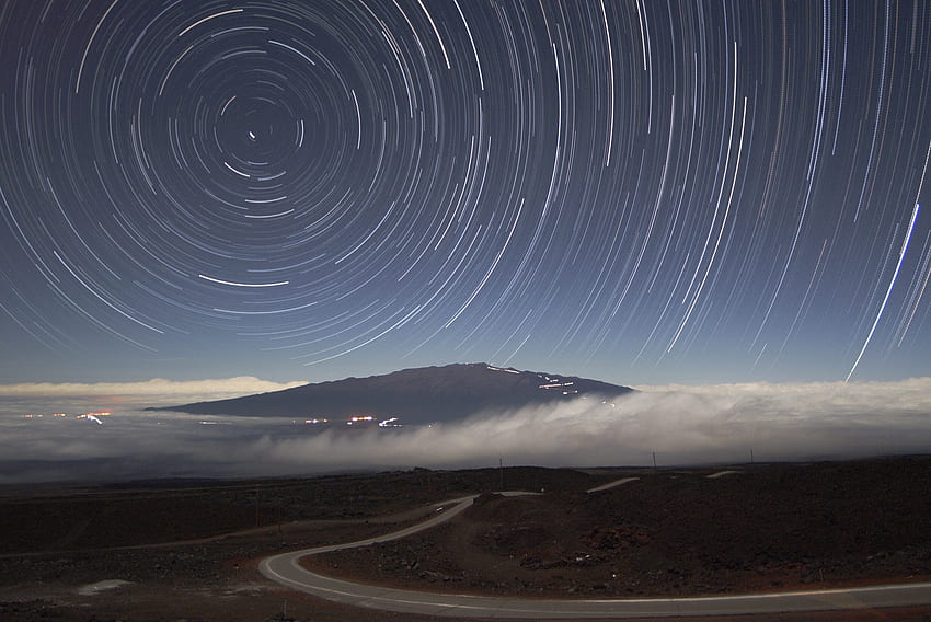 Star Trails Over Mauna Kea HD wallpaper