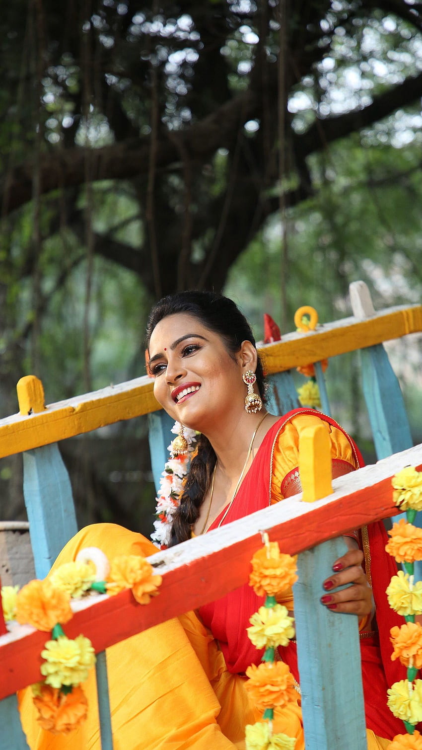 Himaja, telugu actress, saree lover HD phone wallpaper