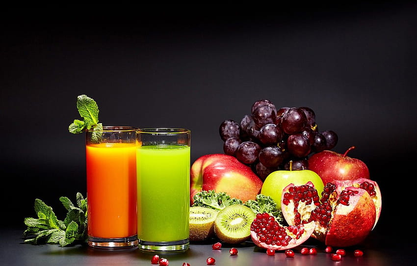 greens, orange, apples, kiwi, juice, grapes, green, glasses, fruit, black background, garnet for , section еда HD wallpaper