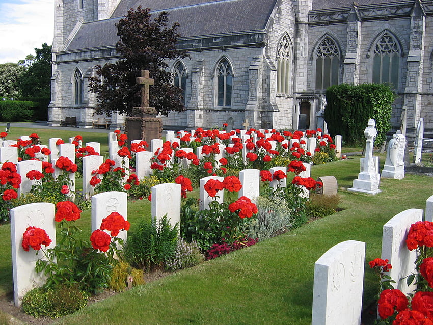 Kuburan Perang Kanada bagian 4, batu kepala, salib, bunga, rumput, gereja Wallpaper HD