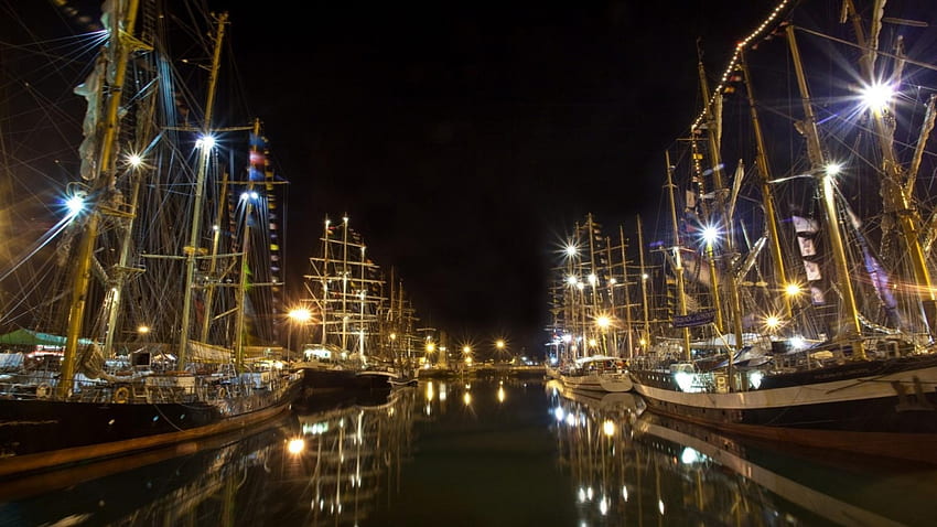 navios de vela vintage em um porto calmo à noite, noite, navios de vela, porto, luzes papel de parede HD