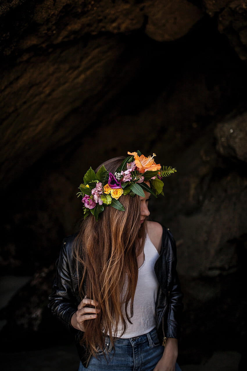 Floral Crown Woman Brunette And Caucasian - Girl With, Flower Crown HD phone wallpaper