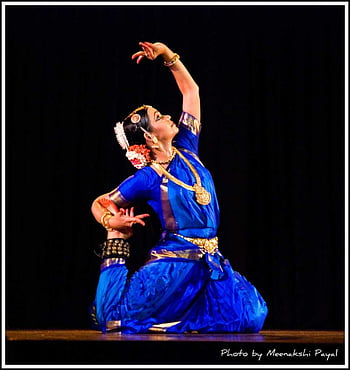 Shobana's Bharatanatyam performance @ Sydney ,March,2011 | Indian classical  dancer, Dance of india, Dance photography poses