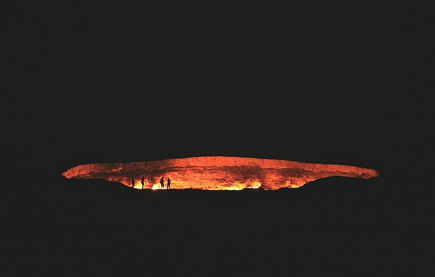ludzie, sylwetki, Turkmenistan, pole gazu ziemnego w Derweze, krater Darvaza, krater ognia, bramy do piekła, drzwi do piekła dla , sekcja природа, kraj Turkmenistanu Tapeta HD