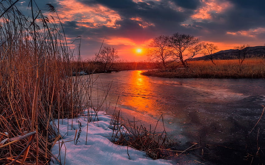 Matahari terbenam di awal musim semi, musim dingin, sungai, pantulan, salju, indah, langit, musim semi, berapi-api, matahari terbenam Wallpaper HD
