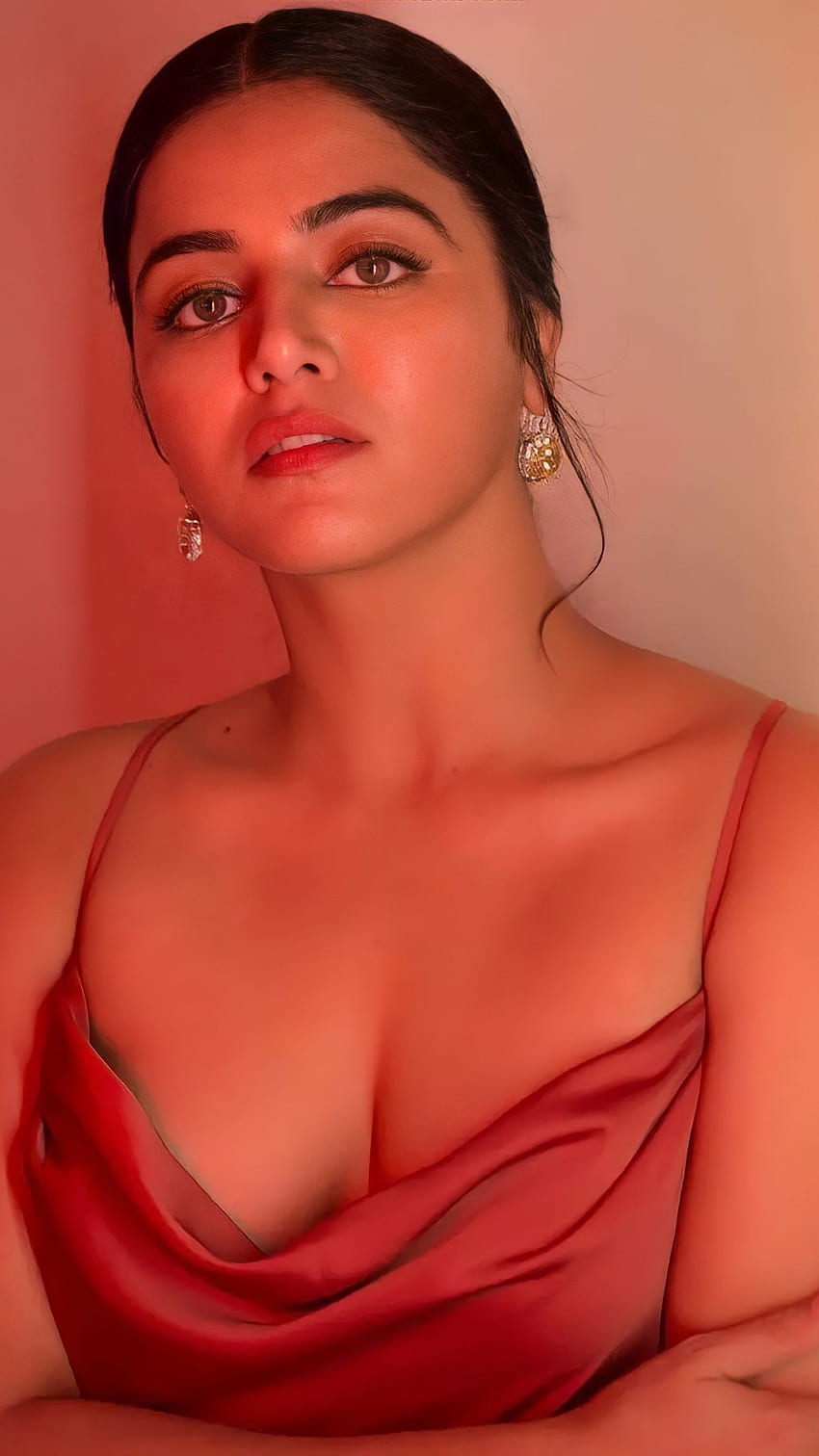 Wamiqa Gabbi, malayalam actress, cleavage HD phone wallpaper
