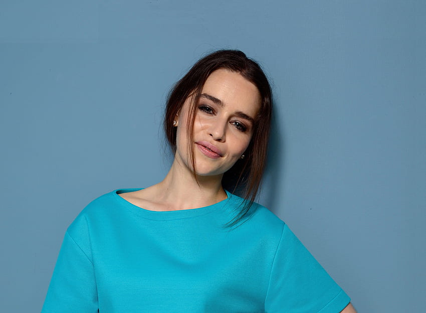 Emilia Clarke, blaues Kleid, Lächeln, 2018 HD-Hintergrundbild