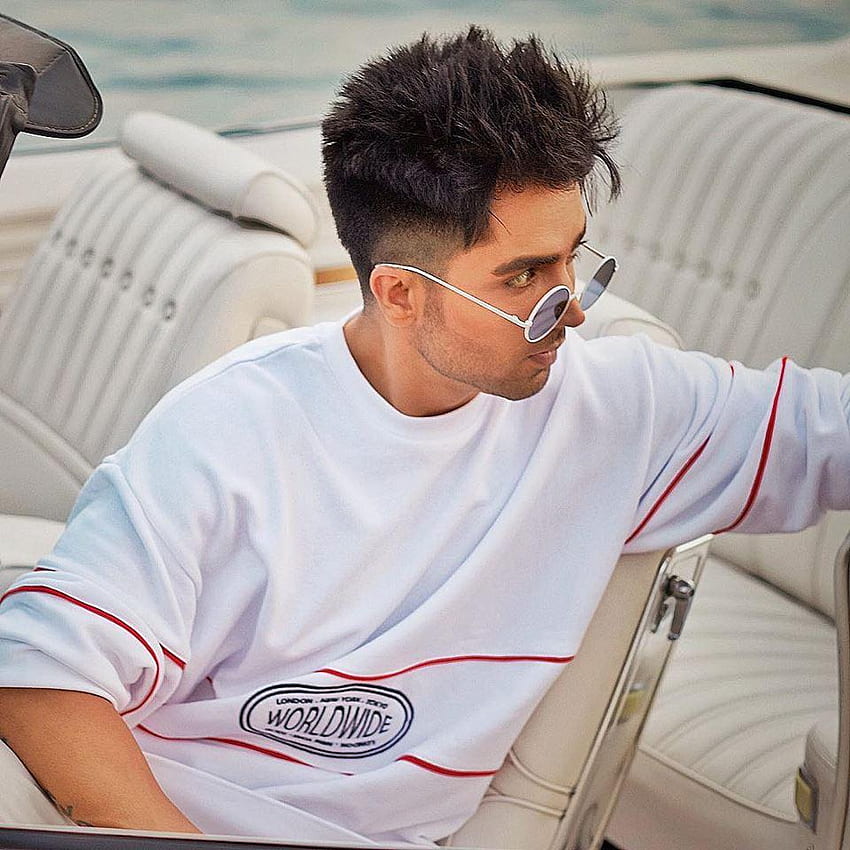Harrdy Sandhu completes decade in industry, thanks fans for their love