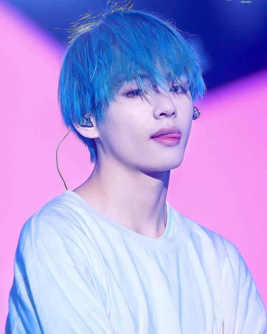 LOOK AT HIS TONGUE OMGGGGGGJFJDJSJSJKSBDJD I'M SCREAMING, Taehyung Blue Hair HD電話の壁紙