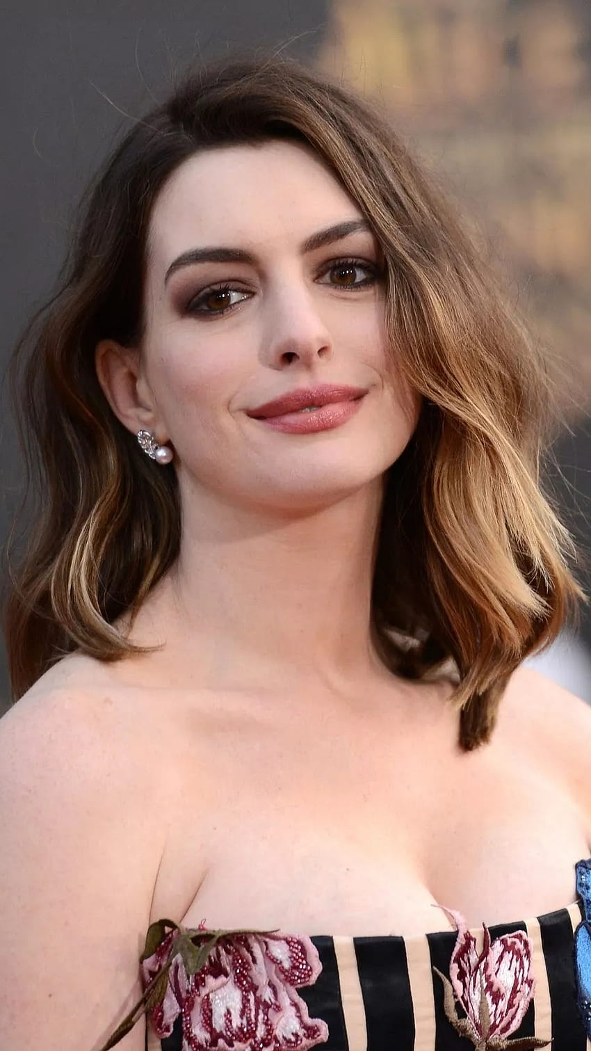 Anne Hathaway, Anne Hathaway Bohaterka Hollywood Tapeta na telefon HD