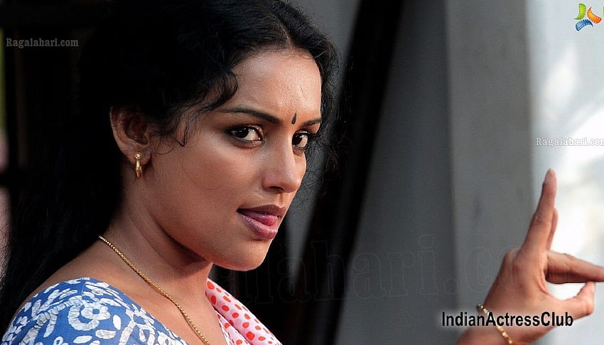 Супер гореща Swetha Menon във филма Rathinivedam Indian HD тапет