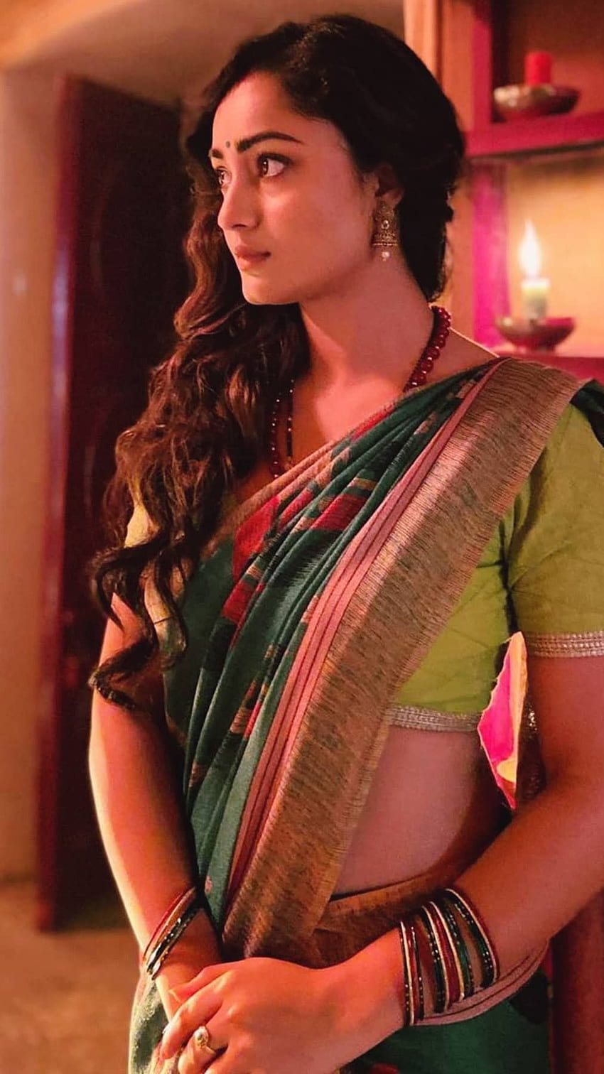 Трида Чудари, телугу актриса, любителка на сарито HD тапет за телефон