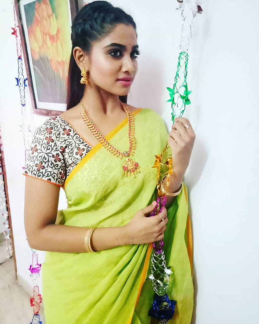 TV Actress Shivani Narayanan Beautiful in Green Saree Pics. Latest Indian Hollywood Movies Updates, Branding Online and Actress Gallery HD phone wallpaper