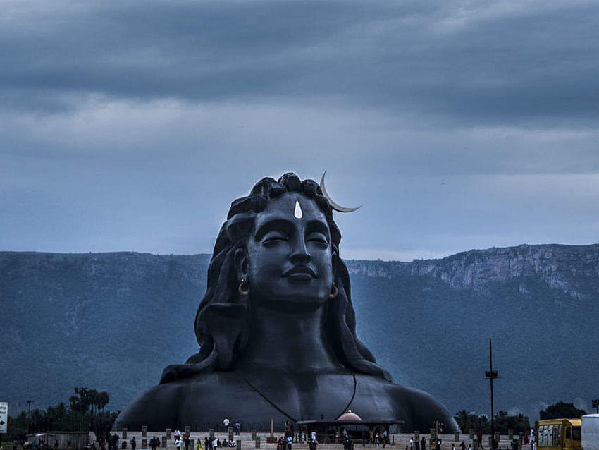 Die Adiyogi-Shiva-Statue, die größte geschnitzte Büste der Welt, wird Sie in Erstaunen versetzen. Zeiten der Indienreise HD-Hintergrundbild