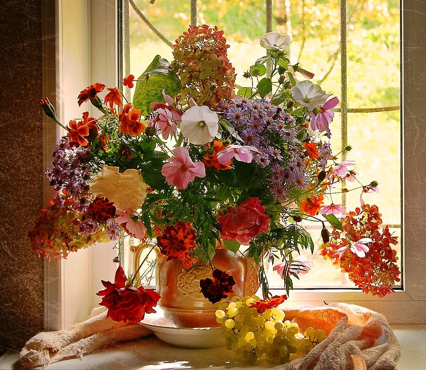 Jendela dengan bunga di musim panas, penuh warna, alami, jendela, berwarna berbeda, vas, indah, musim panas, masih hidup, pink, sederhana, cahaya, alam, bunga, menyenangkan Wallpaper HD