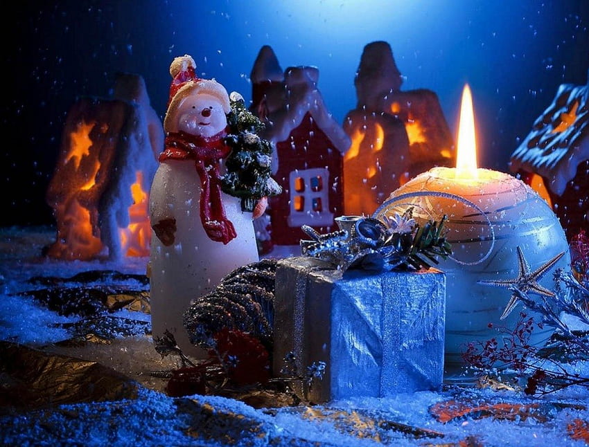 雪だるま、ギフト、休日、クリスマス、新年、雪だるまの背景、家、ろうそく 高画質の壁紙