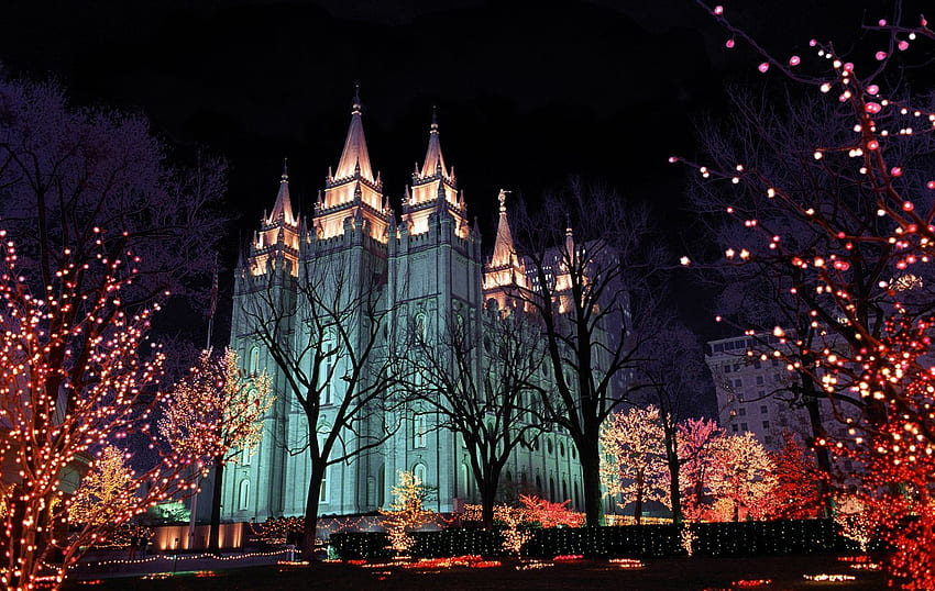 Hình nền HD về đêm Noel tại Salt Lake City, Utah sẽ đưa bạn vào trong không khí lễ hội Noel với những đom đóm lung linh, vàng lả tả và những chiếc còng sống động. Hãy tải xuống ngay để có những hình nền tuyệt đẹp này trên màn hình điện thoại của bạn.