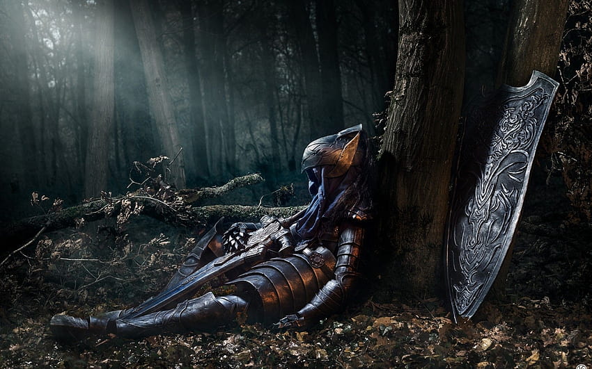Rycerz Dark Souls Artorias Zbroja Miecz Tarcza Siedzący w ciemnym lesie. Tapeta HD