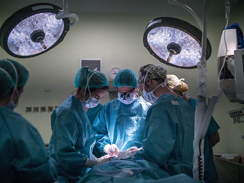 Operacje planowane do wznowienia, z komplikacjami i obawami, sala operacyjna Tapeta HD