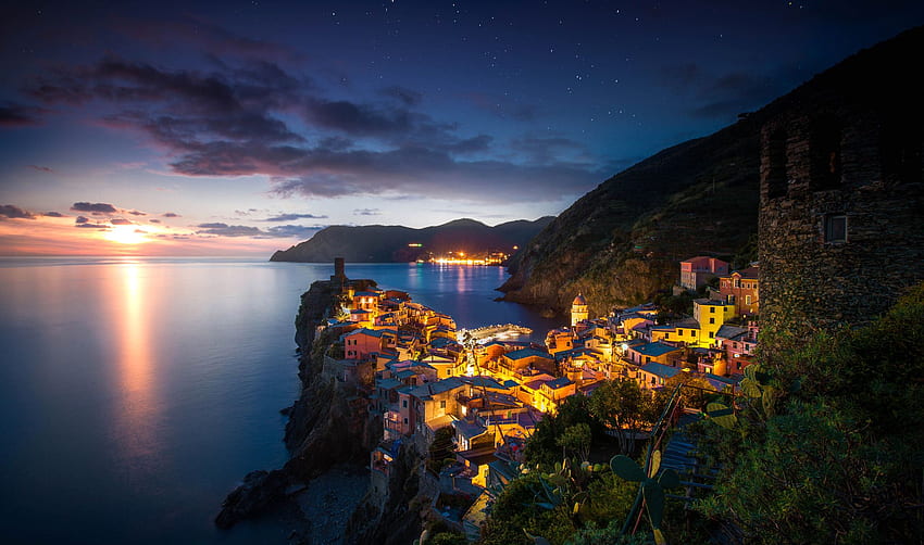Vernazza, Italy at Night HD wallpaper