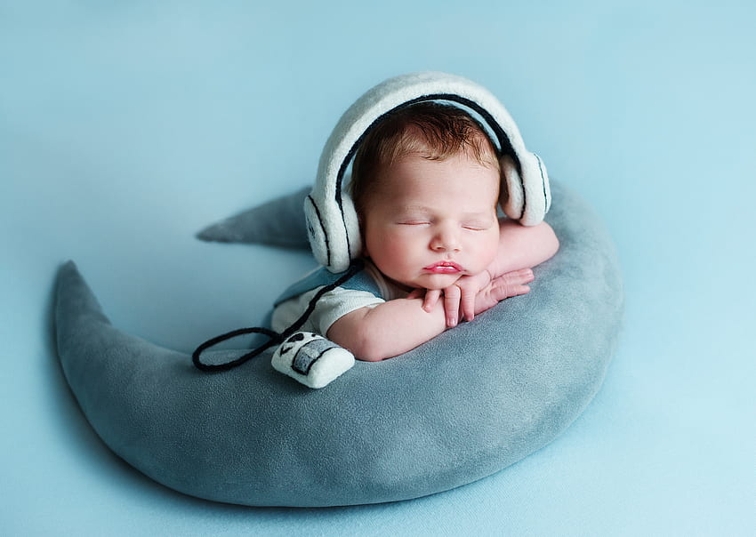 :), bebê, natalia mikhailova, travesseiro, sono, azul, fones de ouvido, copil, música, menino, lua, criança papel de parede HD