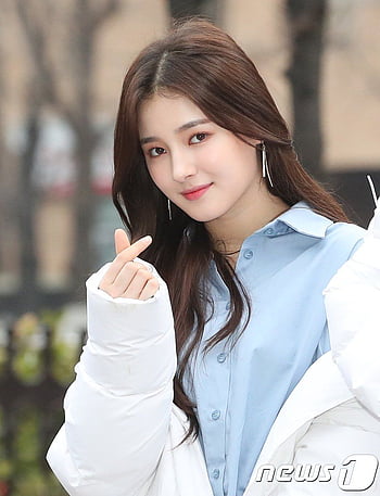 According to Google, MOMOLAND's Nancy Is 53 Years Old HD phone wallpaper |  Pxfuel