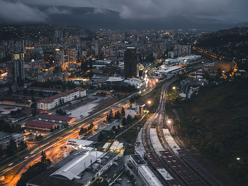 Città, edificio, vista dall'alto, città notturna, ferrovia Sfondo HD