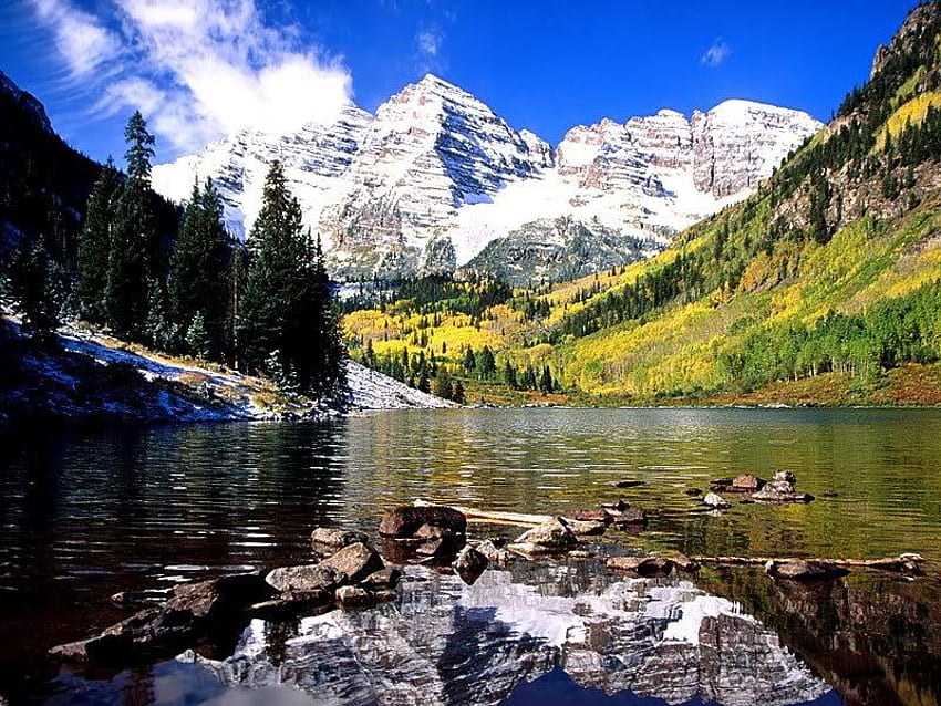 Maroon Colori autunnali, alberi, lago, roccia, montagna Sfondo HD