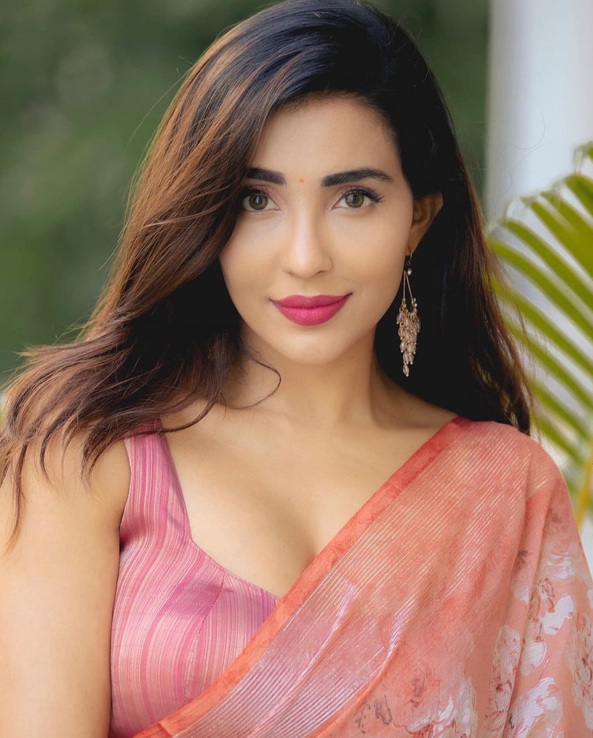 Paro Nair, face, hair HD phone wallpaper | Pxfuel