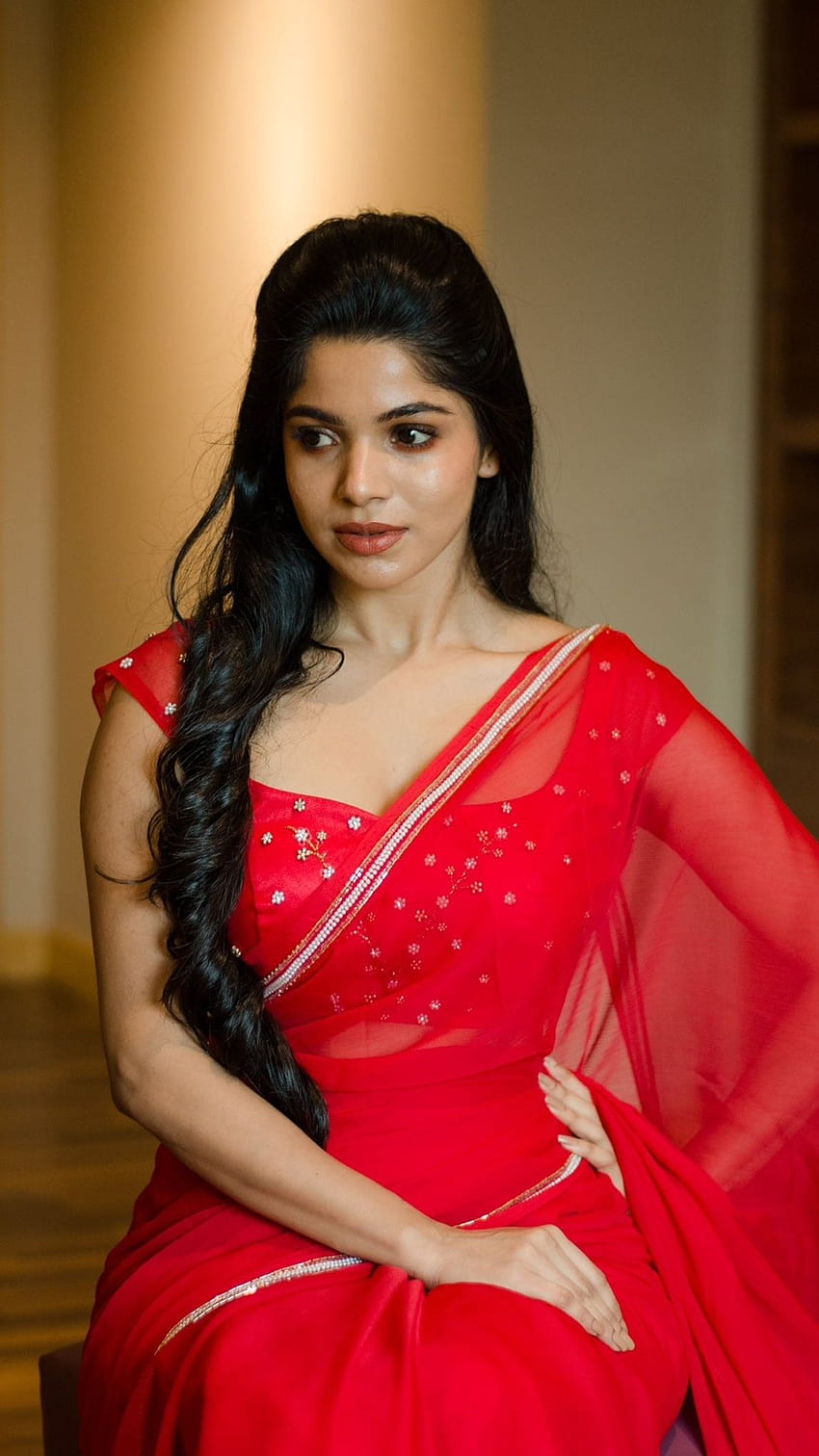 Divya Bharti, attrice tamil, bellezza sari Sfondo del telefono HD