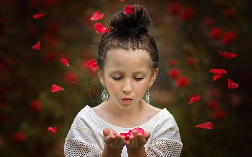 Little Lady, pretty, petals, face, girl, princess, splendor, beauty HD wallpaper