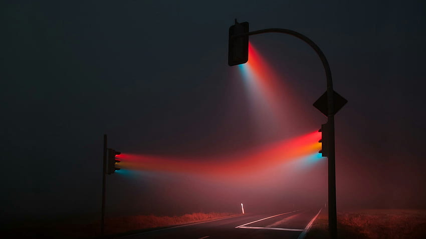 Lampu lalu lintas dalam kabut di malam hari. : Wallpaper HD