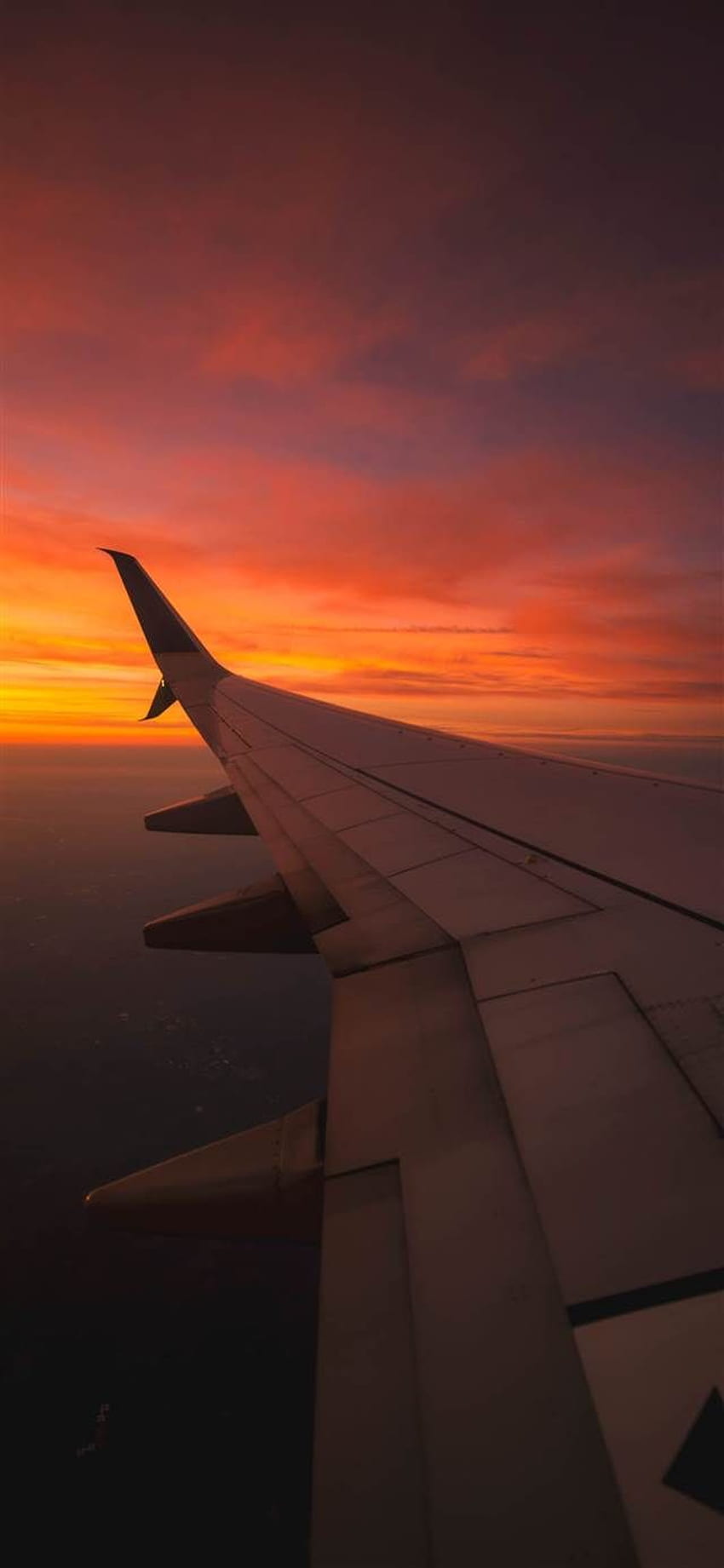 Vue du coucher de soleil depuis la fenêtre d'un avion - Téléphone Android Fond d'écran de téléphone HD