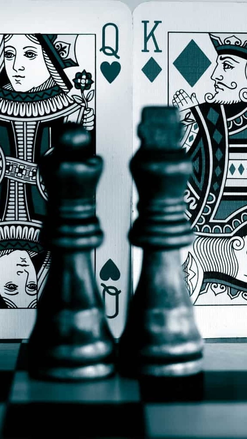 Re Regina, in bianco e nero, giocando a carte Sfondo del telefono HD