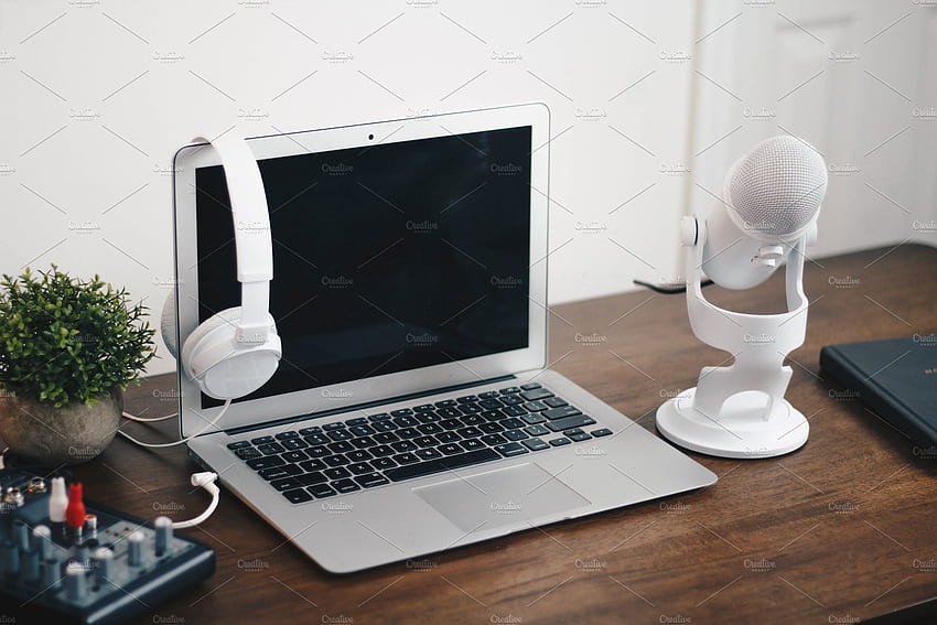 Desk Space With Podcast Setup. High Quality Business Creative Market, Podcasting HD wallpaper