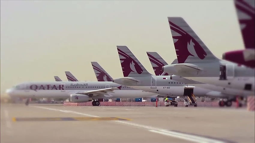 Farnborough Airshow: dyrektor generalny Qatar Airways, logo Qatar Airways Tapeta HD