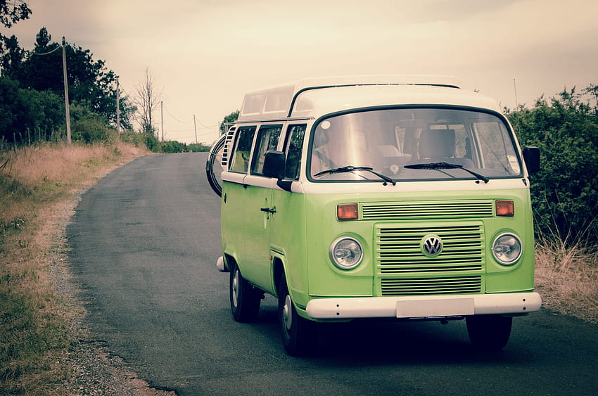 Зелена графика на автобус Volkswagen през деня, ван, vw, пътуване • За вас за & Mobile, Естетичен автобус Volkswagen HD тапет