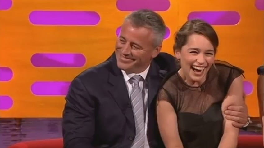 Emilia Clarke adoravelmente fangirls sobre Matt LeBlanc, pede-lhe para dizer 'como você está?' papel de parede HD