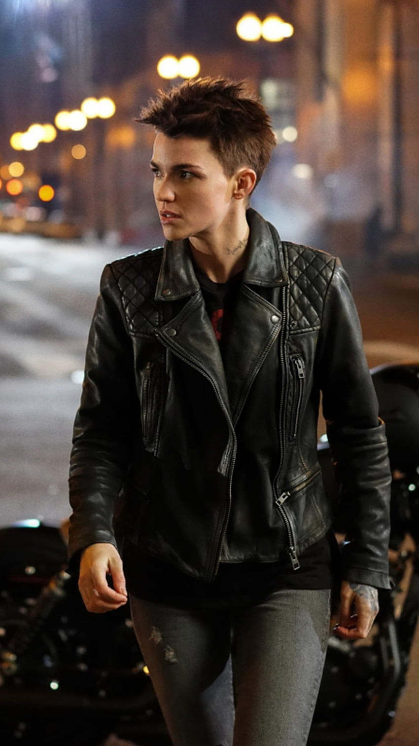 Batwoman First Look At Ruby Rose In Elseworlds Arrowverse Crossover Batwoman Costume 5695