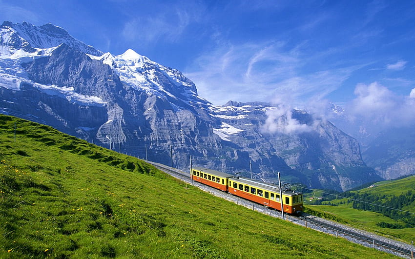 Kereta api, jalan raya, kereta api, pegunungan Alpen, rumput hijau, tinggi, gunung Wallpaper HD