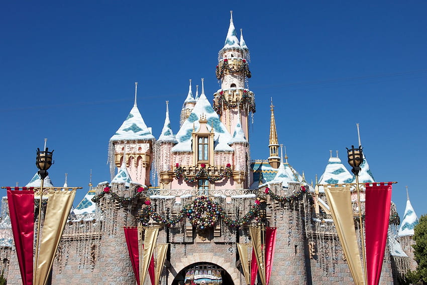 Sleeping Beauty Castle Disneyland California at Christmas HD wallpaper