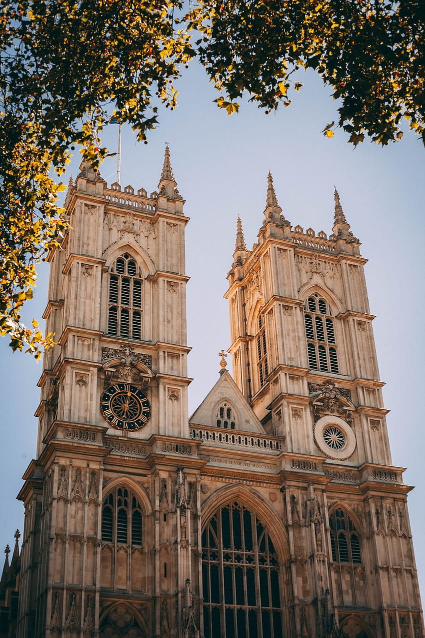 Nahaufnahme eines grauen Betongebäudes – Schwarzweiß, Westminster Abbey HD-Handy-Hintergrundbild