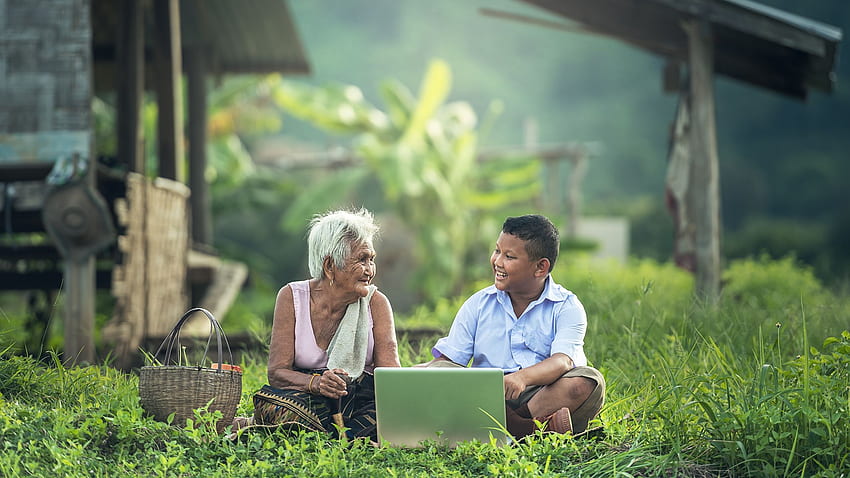 Laptop Anak laki-laki wanita tua anak Dua orang Asia duduk Wallpaper HD