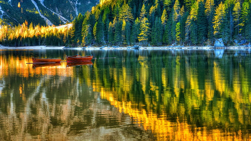 Lake reflections, Italy, lake, mountain, tranquility, canoe, dolomites, fall, beautiful, serenity, reflection, boats, autumn, trees HD wallpaper