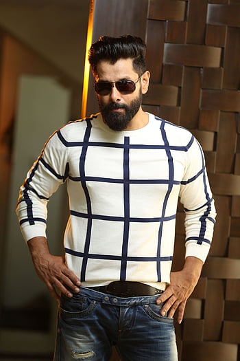 Aalim Hakim on Twitter 𝐕𝐢𝐤𝐫𝐚𝐦 sir therealchiyaan is one of the  finest amp humble actor I have worked with These selfie pics were  clicked by 𝐕𝐢𝐤𝐫𝐚𝐦 sir at Versova HA Salon right
