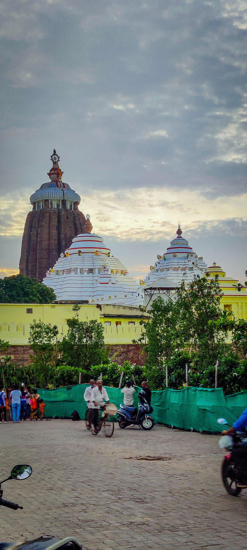 Temple Shri Jagannath, ciel Fond d'écran de téléphone HD