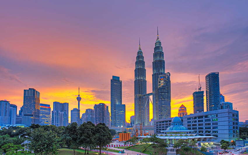 Sunset Petronas Twin Towers Building Complex In Kuala Lumpur, Malaysia HD  wallpaper | Pxfuel