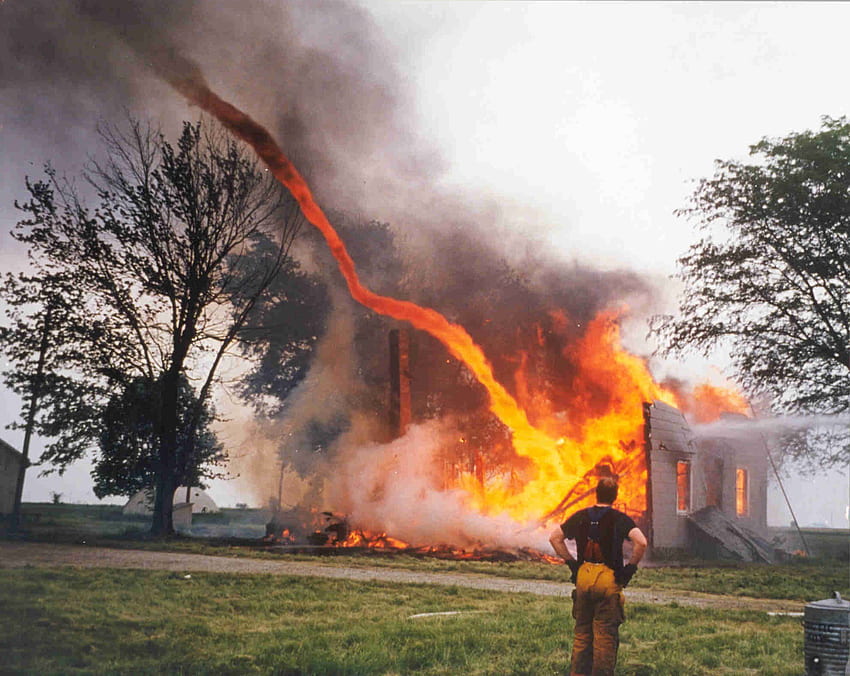 Tornade de feu, feu, maison, homme, arbre Fond d'écran HD