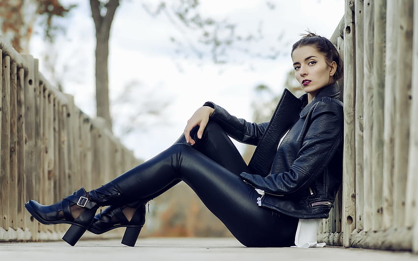 Black Leather Jacket Girl, Sit On Ground - Jacket - HD wallpaper